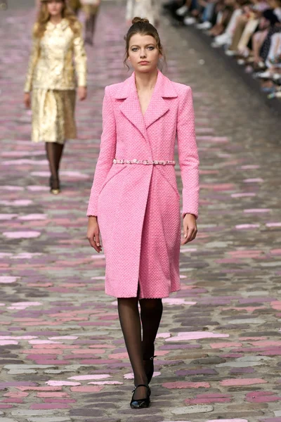 Look 18